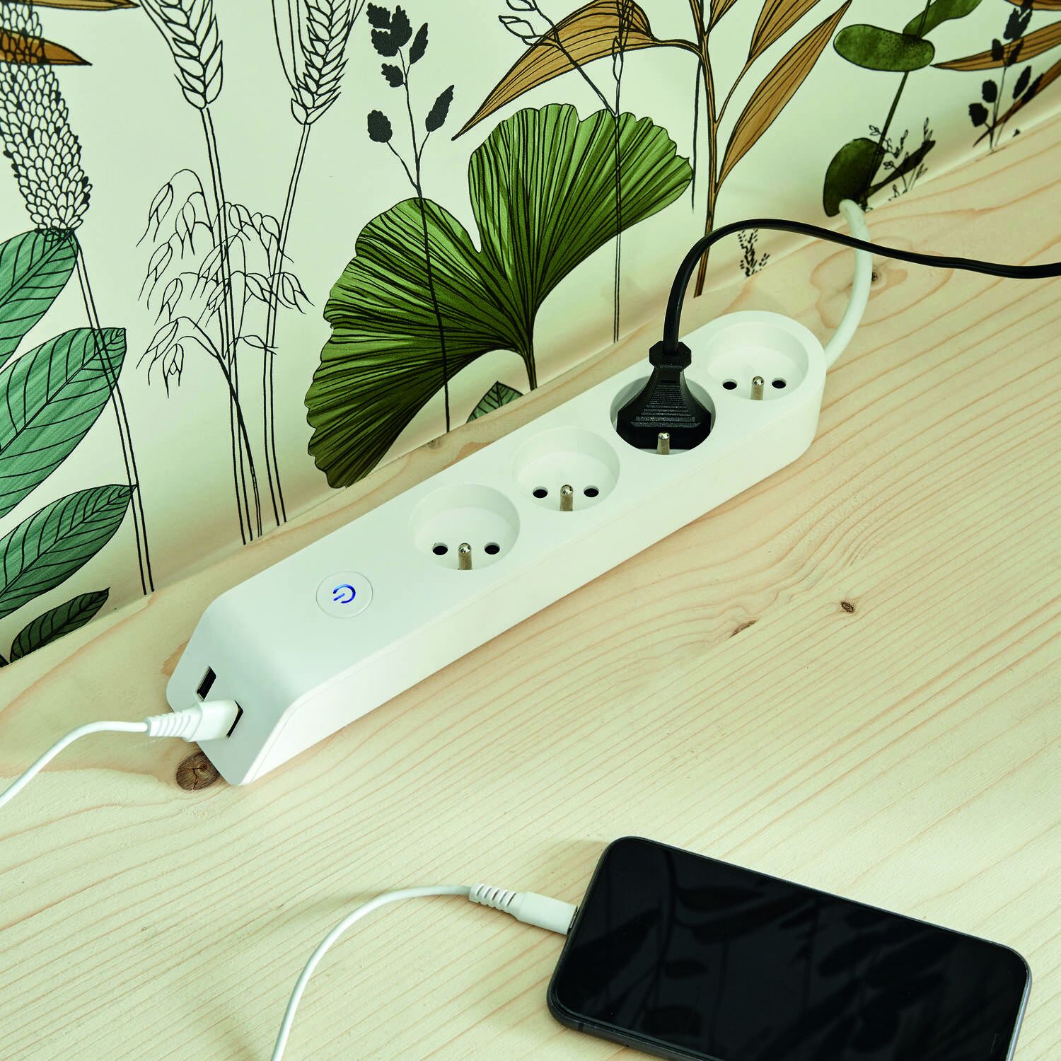 Multiprise 4 Prises 2P+T 16A Interrupteur 2 USB 1,50m Blanc - INVENTIV